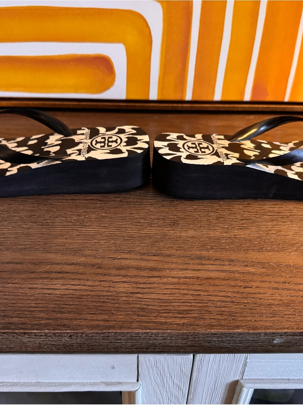 Tory Burch Black & White Patterned Logo Thong Sandals - Picture 5 of 8